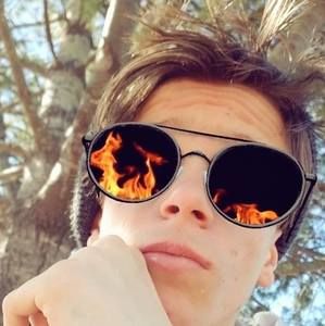 Meet your Posher, Cody